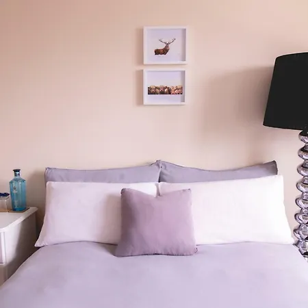 Homestay Home, One Minute From The Beach And Pubs *