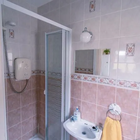 Homestay Home, One Minute From The Beach And Pubs