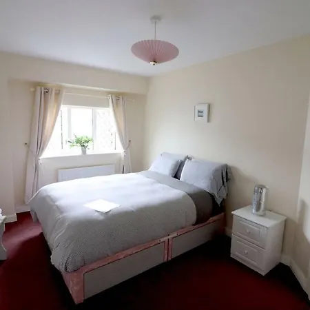 Homestay Home, One Minute From The Beach And Pubs *