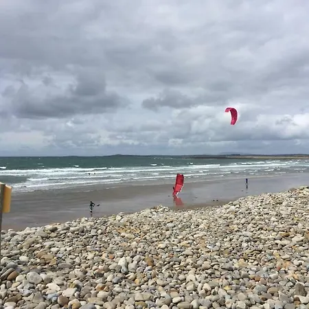 Home, One Minute From The Beach And Pubs Rum i privatbostad Strandhill