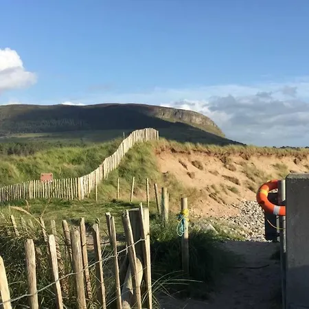 Homestay Home, One Minute From The Beach And Pubs